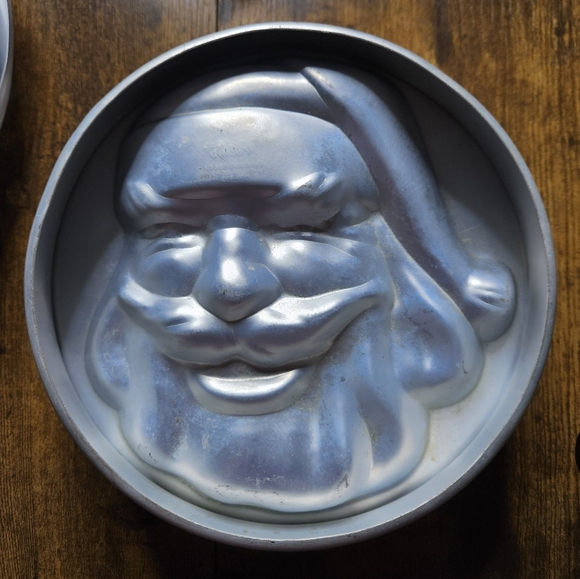 Vintage 70s Wilton Cake Pan Mold Ring W/ Santa, Bunny, Horseshoe, 4 Leaf Clover - Picture 1 of 6